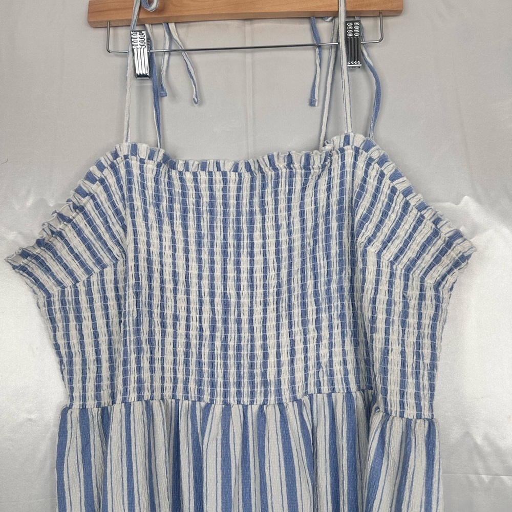 Divided Tie Strap smocked Blue and White Textured Dress size‎ XXL - Picture 2 of 9